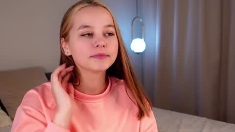 Snapshot of neldaaskins chatting on 14, 12, 2024 Lana online show from 14, 12, 2024