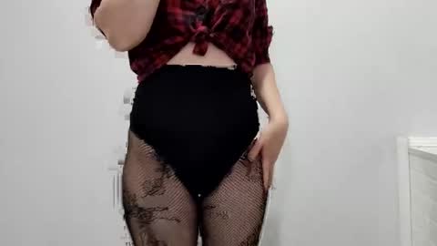 Snapshot of nerii11i chatting on 11, 5, 2026 Crystal New online show from 11, 5, 2026