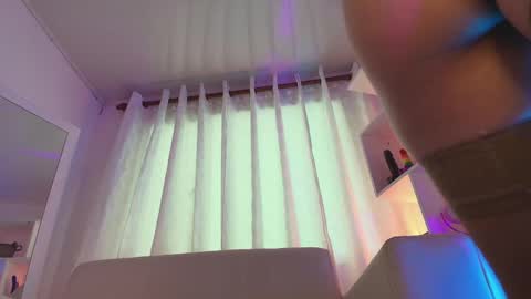 Snapshot of nezo_ chatting on 11, 9, 2025 Angie Instagram angie julianac add me online show from 11, 9, 2025