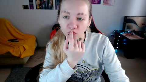 nica_kawaii online show from 2, 4, 2026