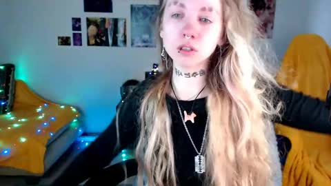 nica_kawaii online show from 15, 4, 2026