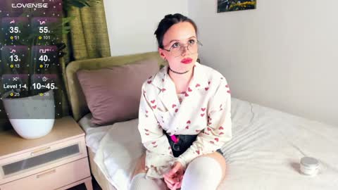 Snapshot of nice_kisss chatting on 12, 1, 2025 Alice online show from 12, 1, 2025