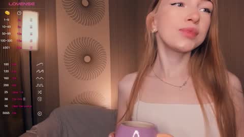 Snapshot of nice_kisss chatting on 10, 9, 2025 Alice online show from 10, 9, 2025