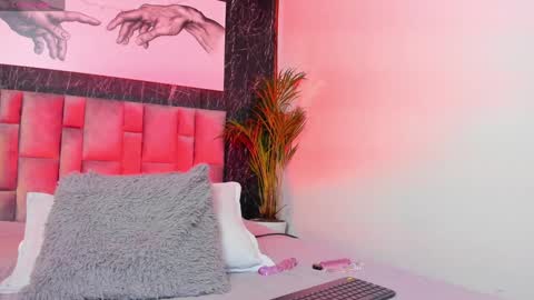 Nicolle  online show from 1, 2, 2025