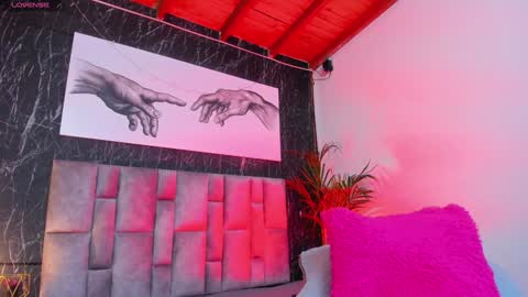 Nicolle  online show from 5, 2, 2025