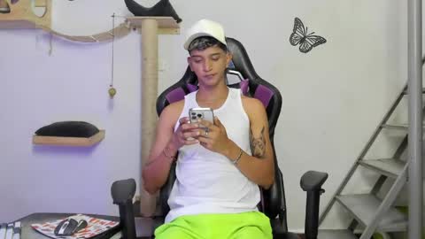 Snapshot of nick_greey chatting on 13, 5, 2026 Frank online show from 13, 5, 2026