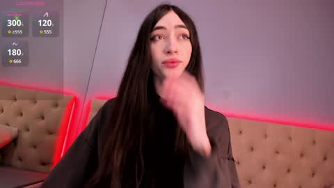 Snapshot of nickierainer chatting on 1, 2, 2025 Nickie online show from 1, 2, 2025