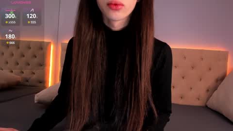 Snapshot of nickierainer chatting on 2, 2, 2025 Nickie online show from 2, 2, 2025