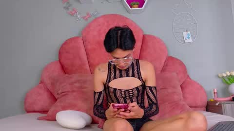 NICKI FOX  online show from 10, 9, 2025