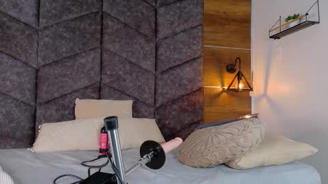 NICKI FOX  online show from 9, 1, 2026