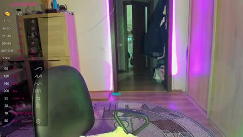 Nicky Weekends online show from 5, 3, 2025