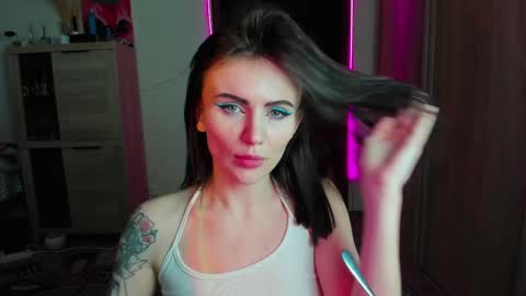 Nicky Weekends online show from 7, 3, 2025