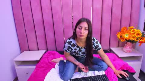 Snapshot of nickymiler chatting on 8, 11, 2025 Nicky Miler online show from 8, 11, 2025