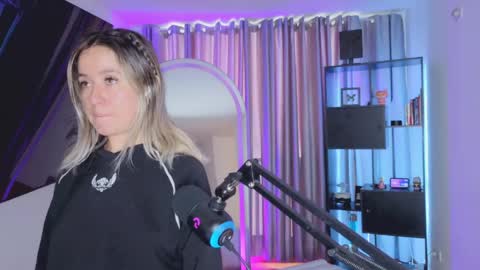 Snapshot of nickywindsor chatting on 29, 5, 2026 Nicky online show from 29, 5, 2026