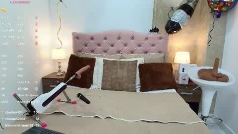 Nicol Alvarez online show from 4, 3, 2025