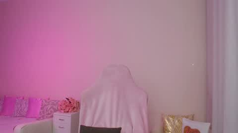 Nicole Online at about after 1000  6  UK time or 900  - 500  UK time it approximate time interval online show from 2, 12, 2024