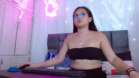 Snapshot of nicol_sweet0 chatting on 5, 1, 2026 nicol online show from 5, 1, 2026