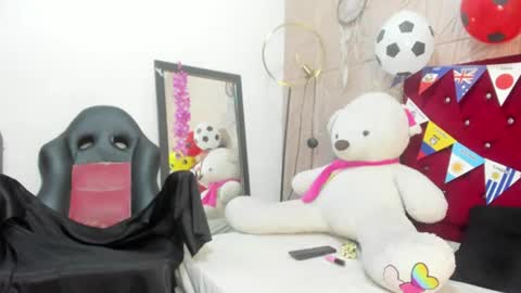 Snapshot of nicol_zurich chatting on 25, 6, 2026 NIKOL online show from 25, 6, 2026