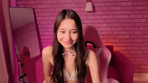 Snapshot of nicole_brownie chatting on 15, 5, 2026 Nicole online show from 15, 5, 2026