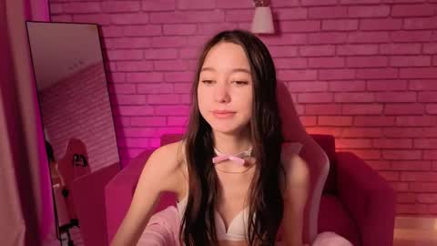 Snapshot of nicole_brownie chatting on 15, 5, 2026 Nicole online show from 15, 5, 2026
