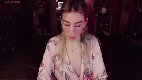 Nicole online show from 12, 4, 2026