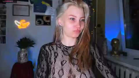 Snapshot of nicole_matt chatting on 5, 7, 2026 Nicole online show from 5, 7, 2026