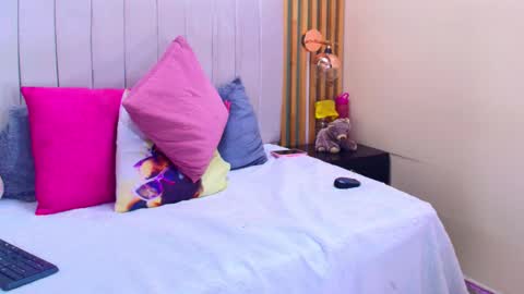 N i c o l e  online show from 27, 1, 2025