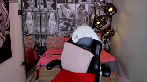 N i c o l e  online show from 1, 3, 2025