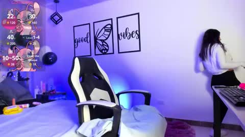 Snapshot of nicolee_millerr chatting on 28, 10, 2025 nicolee millerr online show from 28, 10, 2025