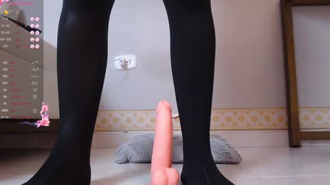 Nicol Flores  GMT-5 1530-2200  online show from 29, 12, 2024