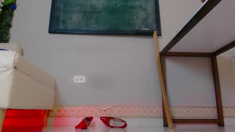 Nicol Flores  GMT-5 1530-2200  online show from 17, 1, 2025