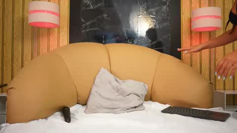 Nicol Flores  GMT-5 1530-2200  online show from 16, 12, 2025