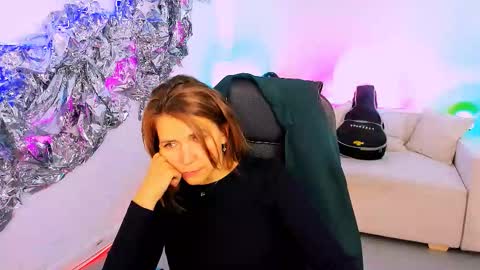 nicolehits online show from 9, 9, 2025