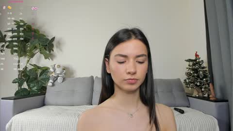 Snapshot of nicoleluuv chatting on 3, 1, 2025 Dua Lipa online show from 3, 1, 2025