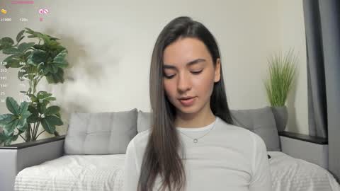Snapshot of nicoleluuv chatting on 23, 1, 2025 Dua Lipa online show from 23, 1, 2025