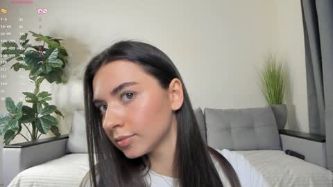 Snapshot of nicoleluuv chatting on 29, 1, 2025 Dua Lipa online show from 29, 1, 2025
