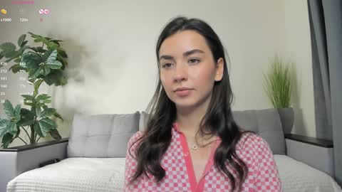 Snapshot of nicoleluuv chatting on 3, 2, 2025 Dua Lipa online show from 3, 2, 2025