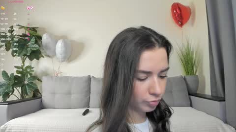 Snapshot of nicoleluuv chatting on 7, 3, 2025 Dua Lipa online show from 7, 3, 2025