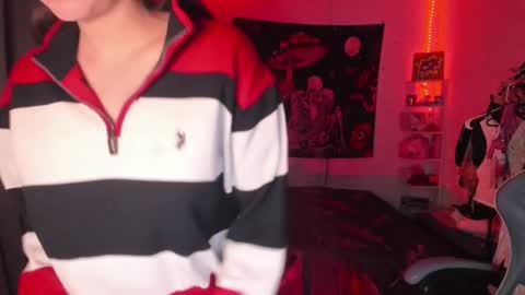 Nicol independent model online show from 9, 10, 2025