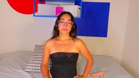 N I C O L E T  online show from 19, 12, 2025