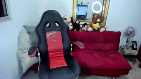 Nicolettcolin  online show from 4, 12, 2024