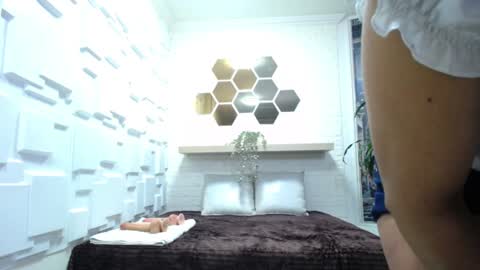 NICOL-JARAMILLO online show from 4, 1, 2025