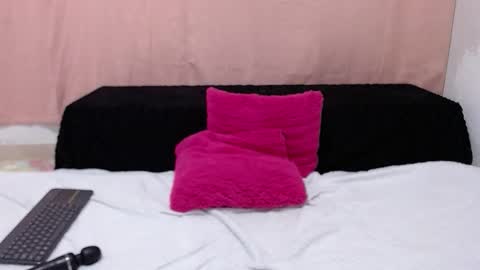 Snapshot of nicolle_gomes chatting on 8, 10, 2025 nicolle gomes online show from 8, 10, 2025