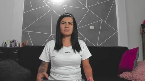 Snapshot of nicolle_gomes chatting on 6, 3, 2026 nicolle gomes online show from 6, 3, 2026