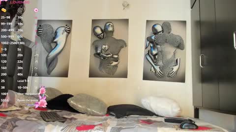 nicolle_hanks1 online show from 9, 3, 2025