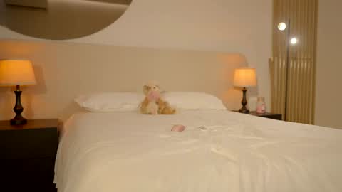  NEW instagram nicollemitchelle online show from 17, 7, 2026