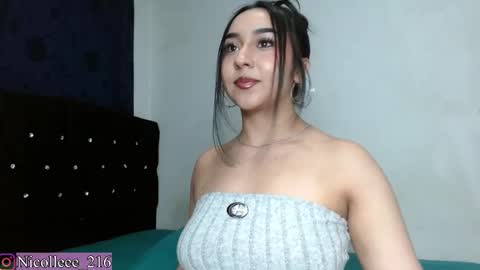 Snapshot of nicolle_sabinas chatting on 3, 10, 2025 Nicolle online show from 3, 10, 2025