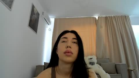 Nicolle online show from 8, 4, 2026