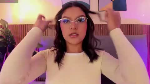 NICOLLE EVANS online show from 15, 7, 2026