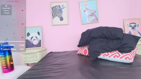 Nicolle Lima online show from 11, 1, 2025